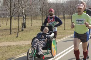 Гродзенцаў запрашаюць падтрымаць дабрачынны марафон у дапамогу дзецям з аўтызмам. У ім удзельнічаюць Герасіменя і Домрачава