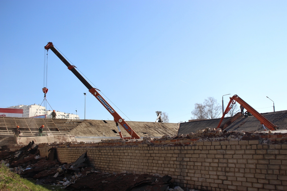 На Дзяржынскага разбіраюць гаражы. Там з'явіцца стаянка