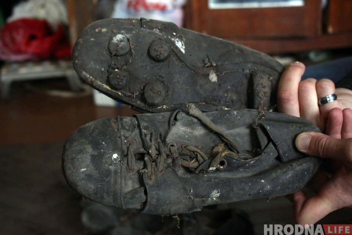 Гродзенец знайшоў футбольныя буцы, у якіх маглі гуляць 90 гадоў таму Гродзенец знайшоў футбольныя буцы, у якіх маглі гуляць 90 гадоў таму