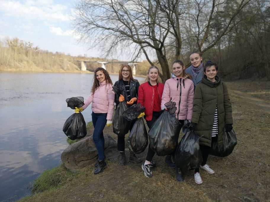 Гродненцы провели эко-акцию: убрали в Румлёвском парке