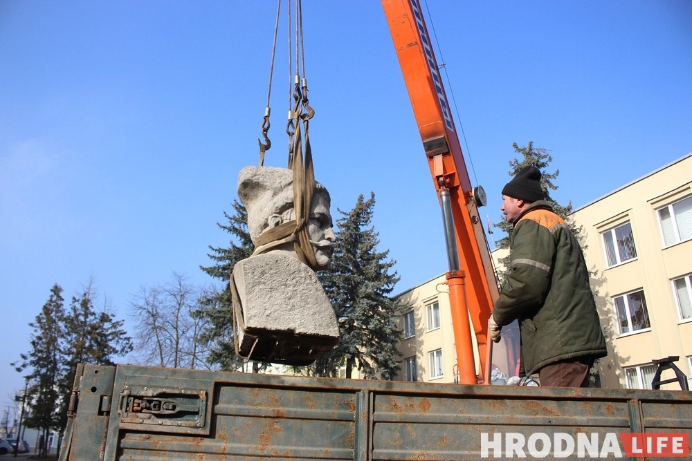 Чапаева дакладна не вернуць на вуліцу Васілька: дэмантавалі пастамент