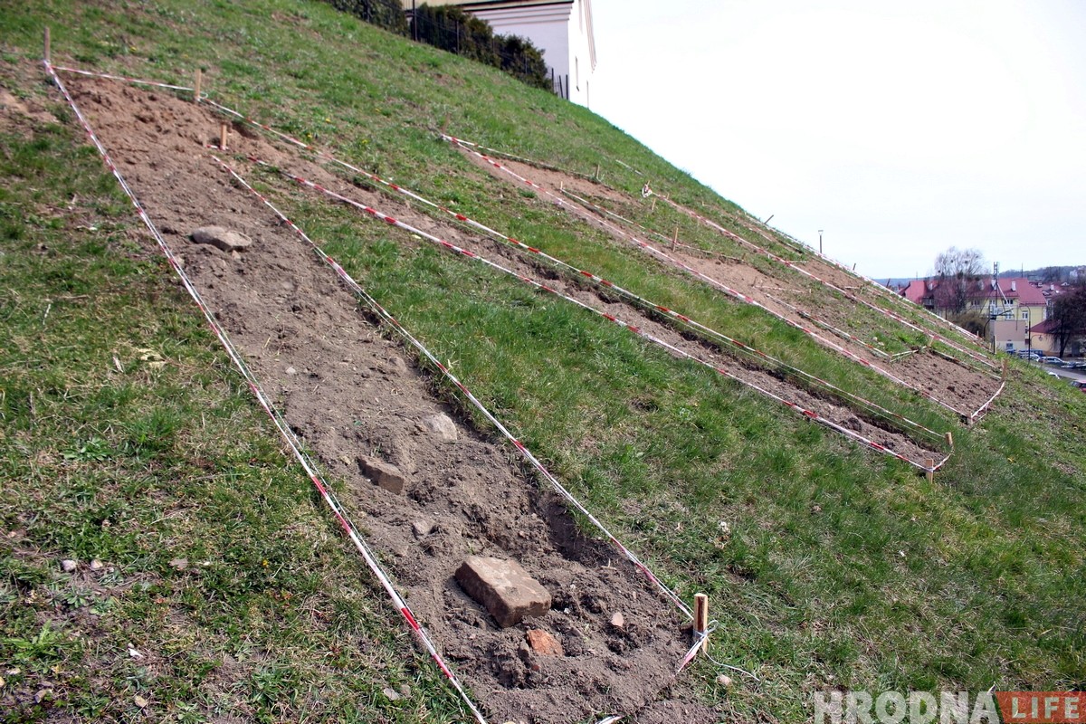 У Бернардинского костела появится большая надпись "Ленінскі раён". Что думают гродненцы?