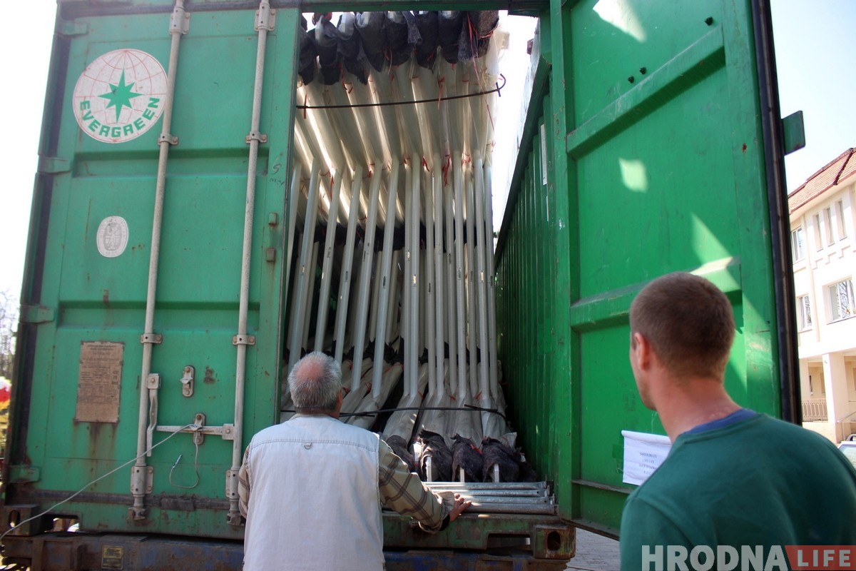 У Гродна прывезлі кола агляду вышынёй 42 метры