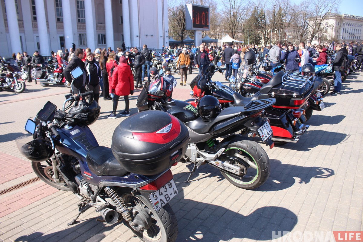 Зноў роў матора: у Гродне байкеры адкрылі мотасезон