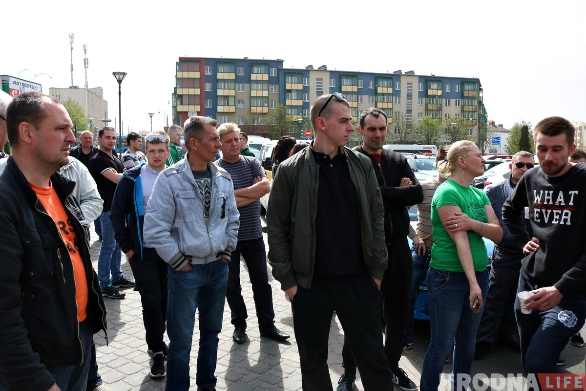 У Гродне страйкуюць таксісты: патрабуюць павышэння тарыфаў