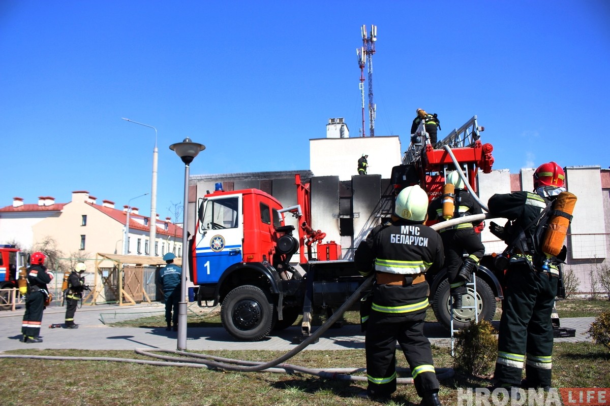 Фотофакт: В Гродно на Буденого горел склад почты
