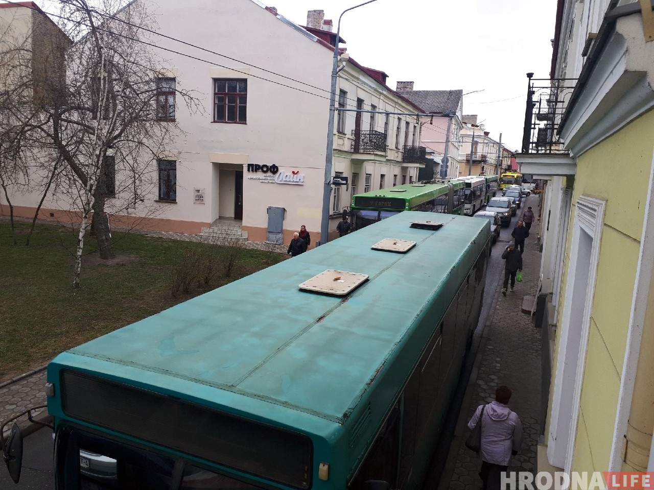 Фотофакт: на Кирова произошла авария с участием автобуса и такси