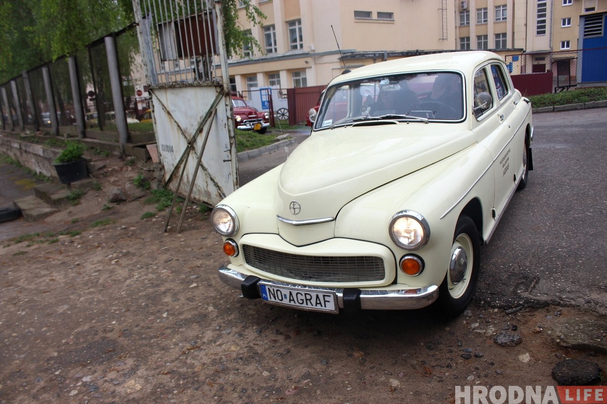 Колонна польских ретроавтомобилей приехала в Гродно 