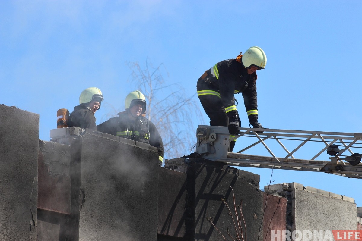 Фотофакт: В Гродно на Буденого горел склад почты