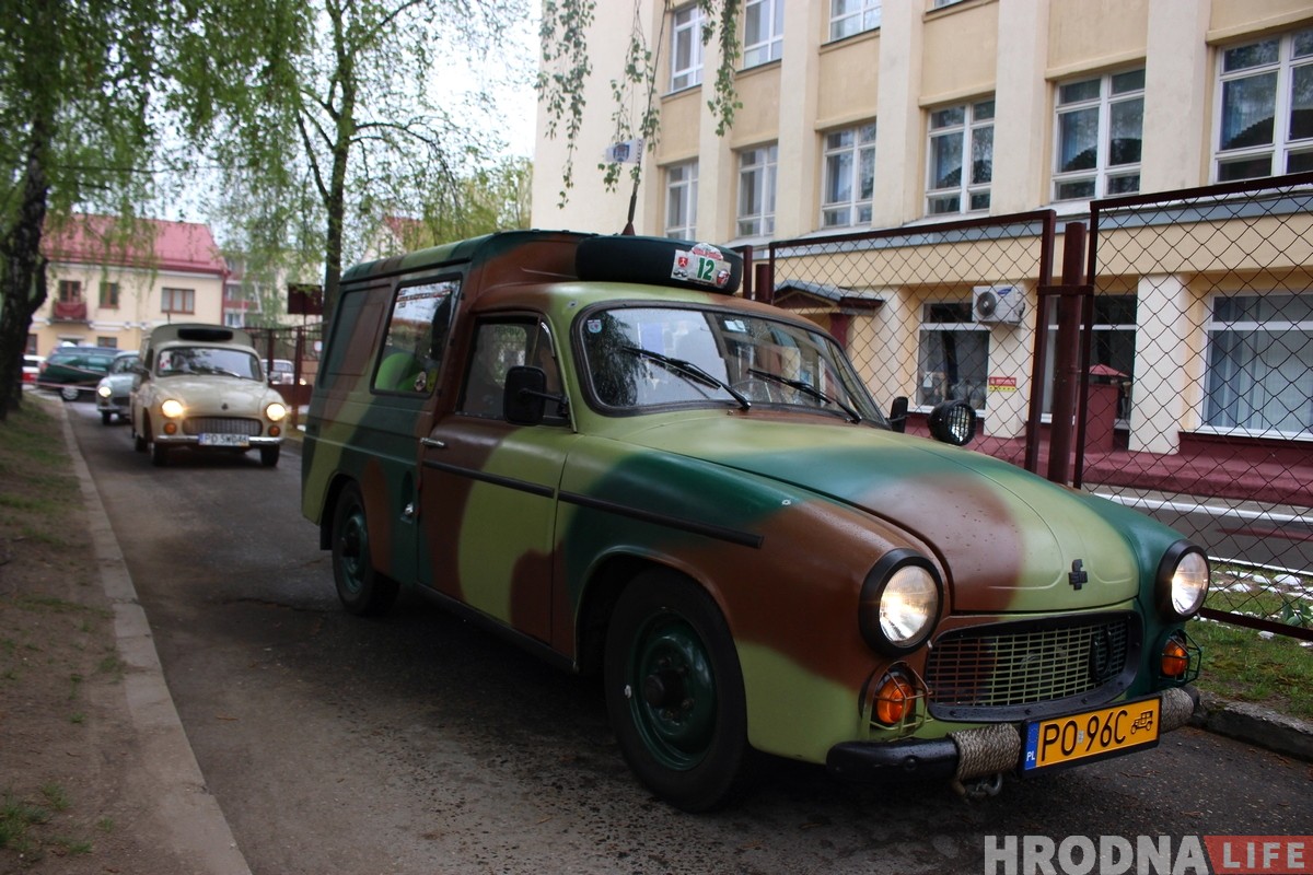 Колонна польских ретроавтомобилей приехала в Гродно 