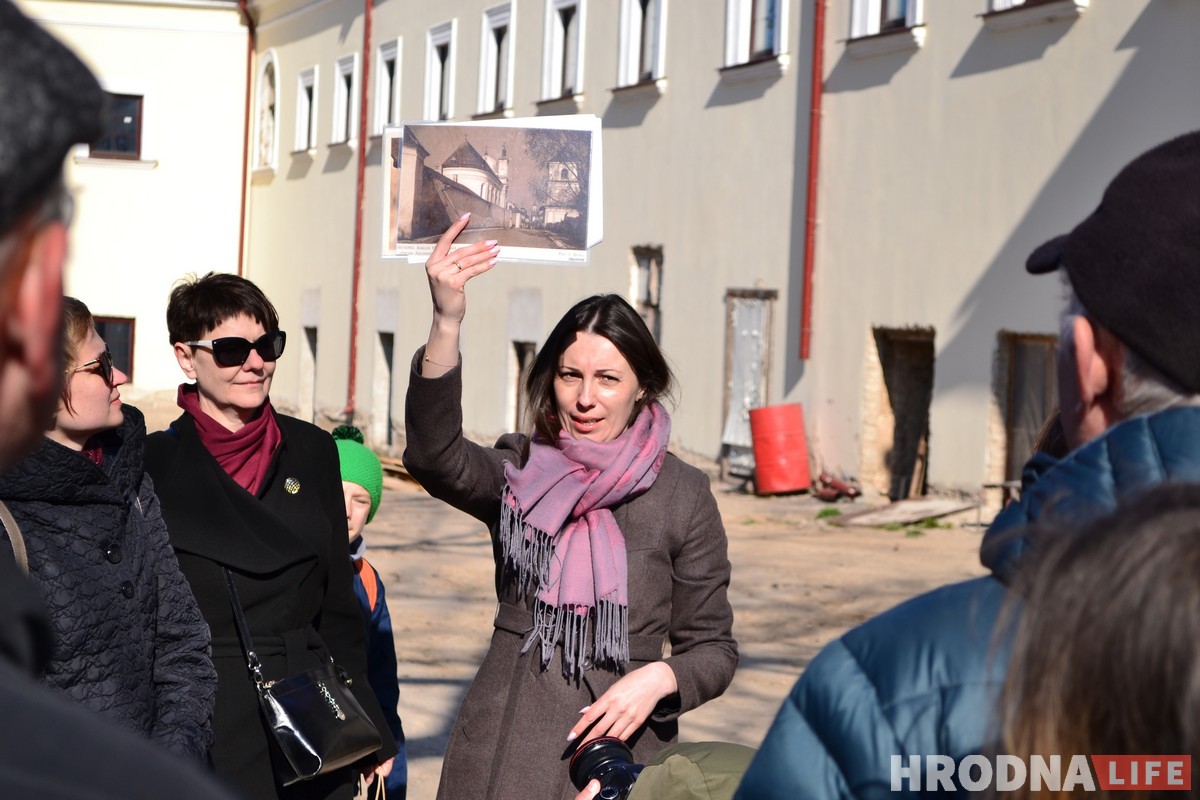 Старажытныя абразы і лямус без адзінага цвіка. На экскурсію аб спадчыне брыгітак у Гродне прыйшлі больш за 100 гродзенцаў