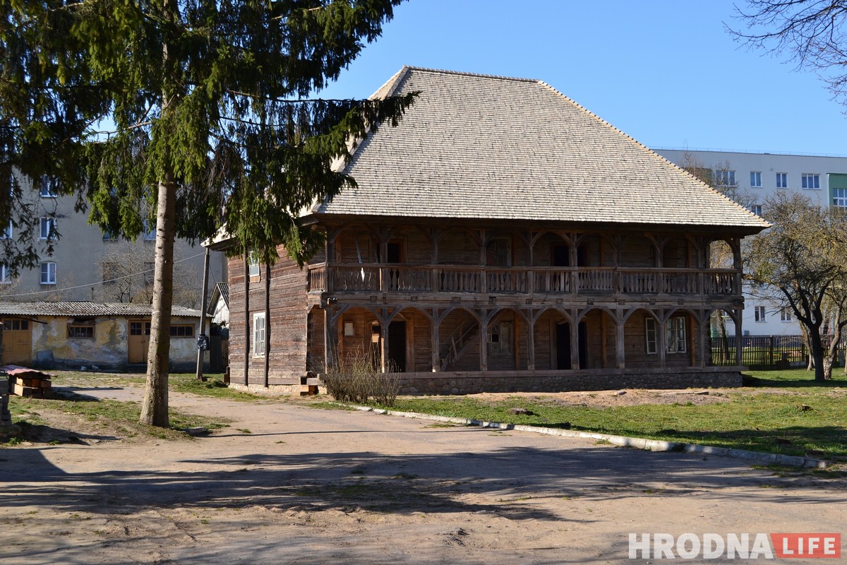 Старажытныя абразы і лямус без адзінага цвіка. На экскурсію аб спадчыне брыгітак у Гродне прыйшлі больш за 100 гродзенцаў
