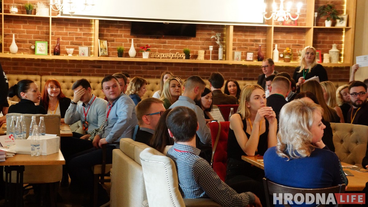 «IT-прадукты продаюць не так, як каўбасу ці варэнне». 80 бізнесменаў з Гродна вучыліся гуляць не па-дзіцячы «IT-прадукты продаюць не так, як каўбасу ці варэнне». 80 бізнесменаў з Гродна вучыліся гуляць не па-дзіцячы