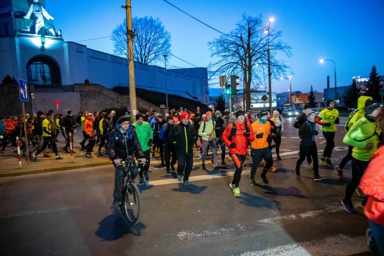 У Беластоку прайшоў Бегавы Крыжовы Шлях: вернікі прабеглі амаль 20 км пад кіраўніцтва капелана "Ягелоніі" У Беластоку прайшоў Бегавы Крыжовы Шлях: вернікі прабеглі амаль 20 км пад кіраўніцтва капелана "Ягелоніі"