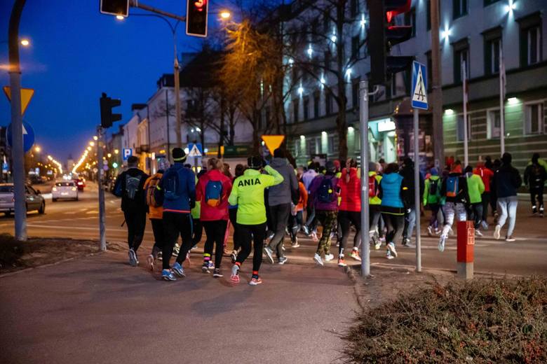 У Беластоку прайшоў Бегавы Крыжовы Шлях: вернікі прабеглі амаль 20 км пад кіраўніцтва капелана "Ягелоніі" У Беластоку прайшоў Бегавы Крыжовы Шлях: вернікі прабеглі амаль 20 км пад кіраўніцтва капелана "Ягелоніі"