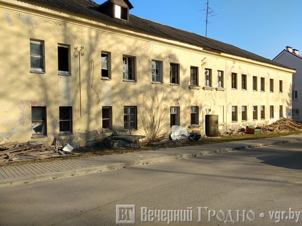 Старое общежитие на Суворова возле «Евроопта» переделают под торгово-офисный центр