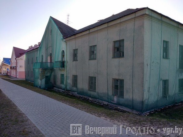 Старое общежитие на Суворова возле «Евроопта» переделают под торгово-офисный центр