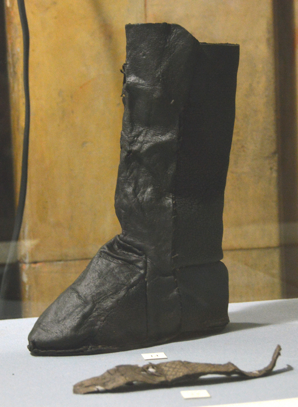 Шахматная дошка, нажы і лязо: у Старым замку ў Гродне можна паглядзець новыя археалагічныя знаходкі