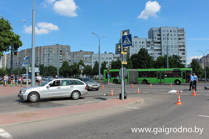 «Маўчала да апошняга». Дзяўчына, якую абвінавачваюць у смяротным наездзе на матацыкліста, дала першае інтэрв'ю