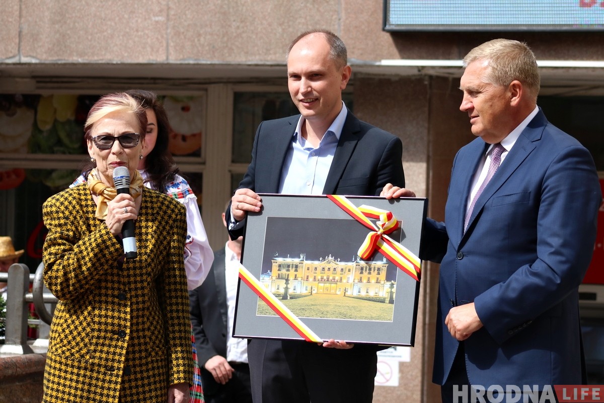 «Мы абнавілі старую дамову». Мэр Беластока адкрыў у Гродне рэстаран беларускай кухні «Мы абнавілі старую дамову». Мэр Беластока адкрыў у Гродне рэстаран беларускай кухні