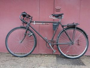 "Такіх у Беларусі не больш за 15". Як майстар аднавіў стогадовы ровар Niemen, каб захаваць гродзенскую гісторыю