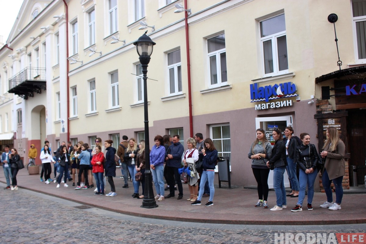 «За счет уличных выступлений мы стали популярны». Группа из Поречья открыла сезон уличных выступлений в Гродно