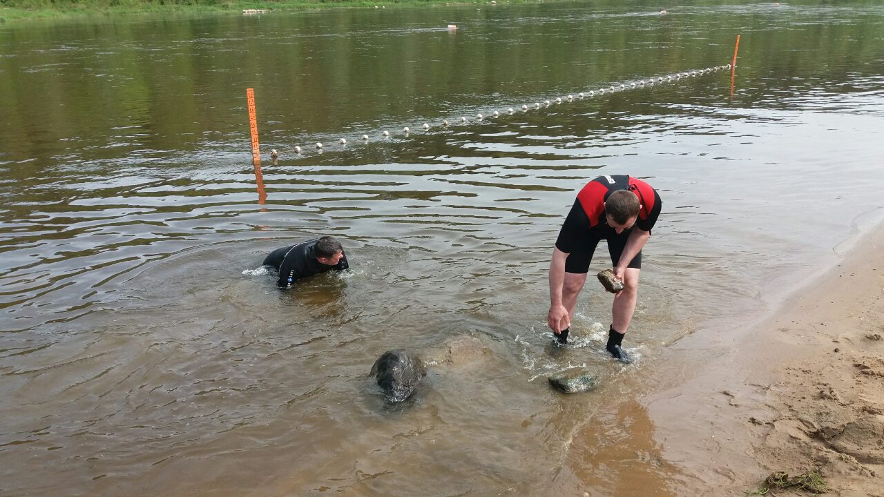 Гродзенскія выратавальнікі чысцяць гарадскія пляжы
