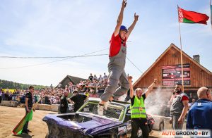 На рэпетыцыі параду па Гродне праехала гусенічная ваенная тэхніка