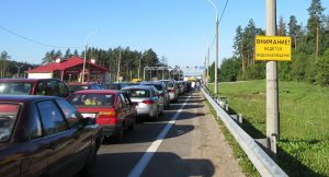 Гродзенец Аляксандр дапамагае беларусам выбрацца з Польшчы - дэмпінгуе варшаўскіх перавозчыкаў брузги очередь