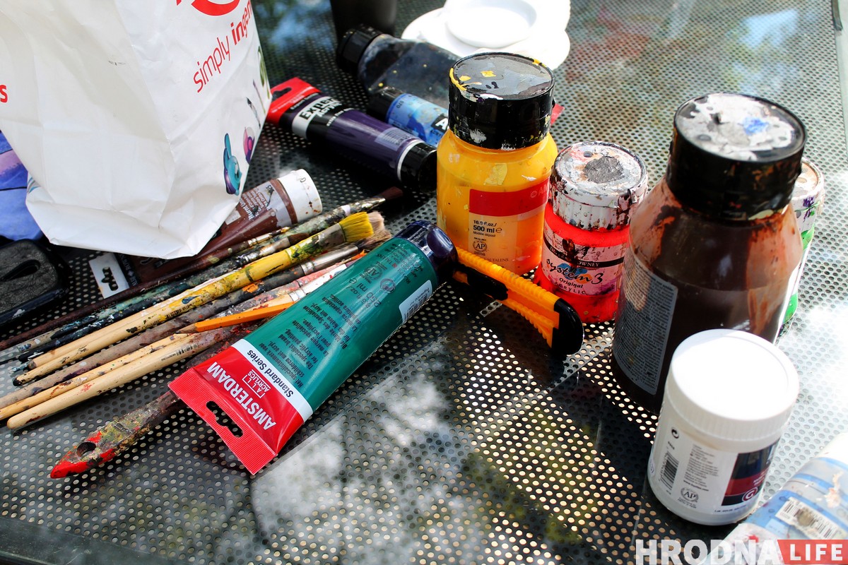 Імпрэсіянізм у Гродне. Як мастакі, дыпламаты і дзеці з хоспіса разам пісалі карціны Імпрэсіянізм у Гродне. Як мастакі, дыпламаты і дзеці з хоспіса разам пісалі карціны