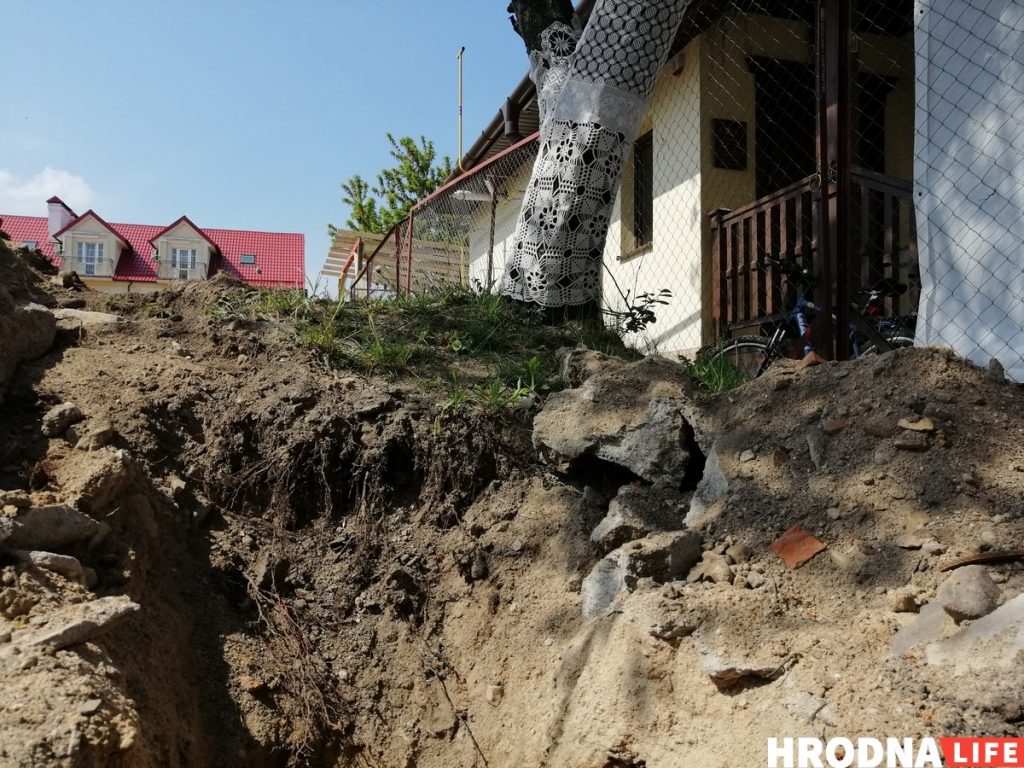 Відэафакт: Ламалі вішню экскаватарам, бо не было пілаў
