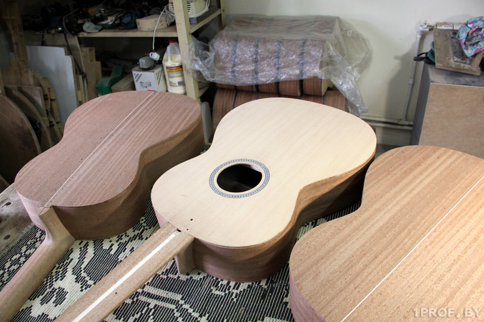 "Хорошая гитара будет служить хозяину всю жизнь". Создатель гитар «J:МОРС» и Михалка из Гродно рассказал о своей работе