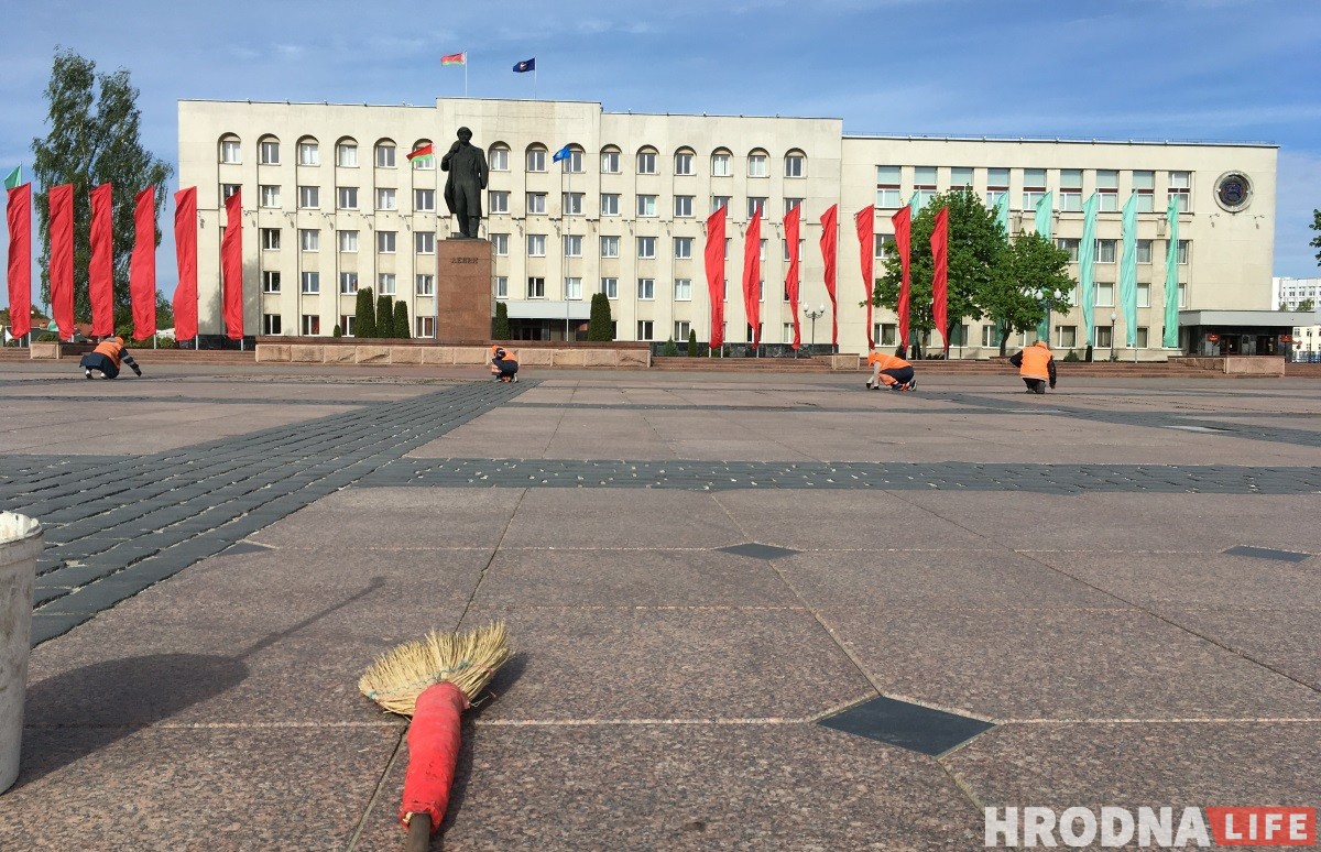 На каленях перад Леніным: як Гродна рыхтуюць да 9 мая