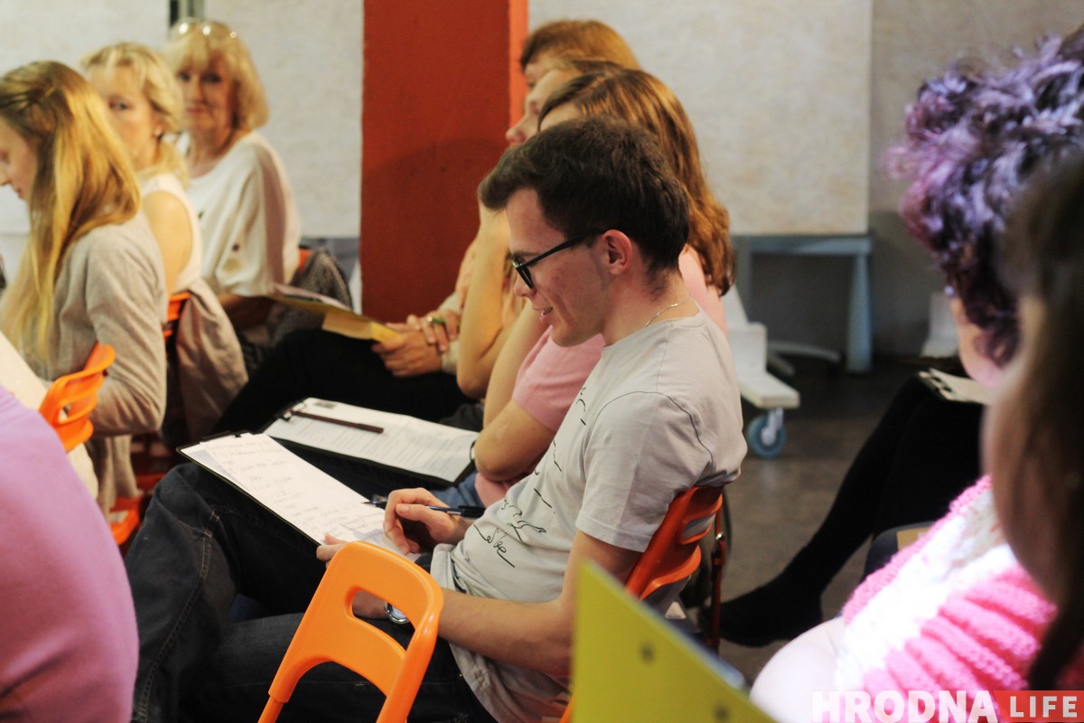 На “Мове Нанова” ў Гродне выступіў Алесь Чумакоў з рок-н-рольнымі гуслямі