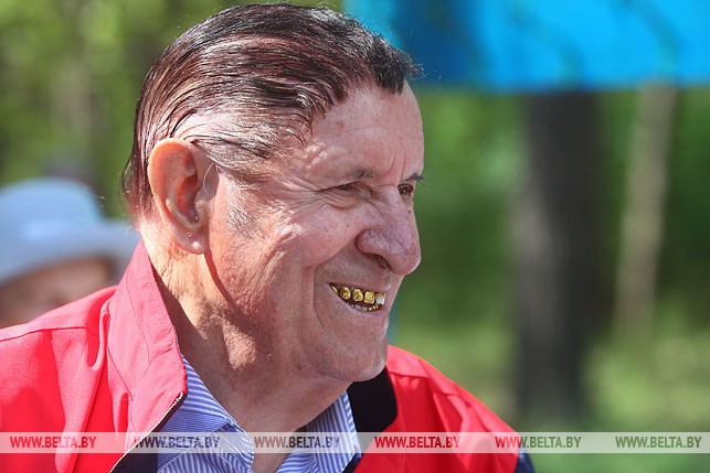 Пожилые гродненцы открыли сезон танцев на свежем воздухе