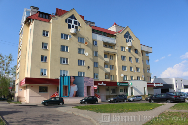 Маленькая вуліца з вялікай гісторыяй - рэпартаж з 1 Мая, дзе двары патанаюць у колерах, але не хапае цішыні і вады Маленькая вуліца з вялікай гісторыяй - рэпартаж з 1 Мая, дзе двары патанаюць у колерах, але не хапае цішыні і вады