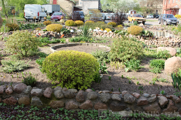 Маленькая вуліца з вялікай гісторыяй - рэпартаж з 1 Мая, дзе двары патанаюць у колерах, але не хапае цішыні і вады Маленькая вуліца з вялікай гісторыяй - рэпартаж з 1 Мая, дзе двары патанаюць у колерах, але не хапае цішыні і вады