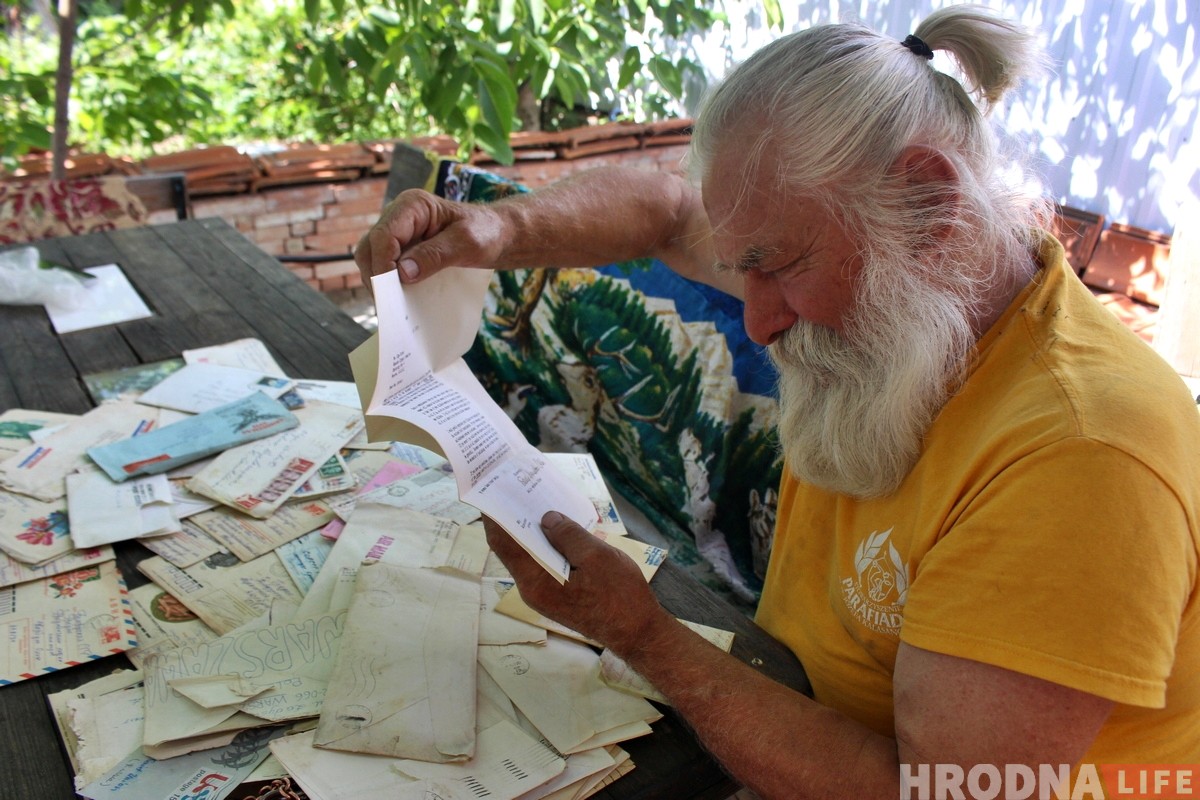 «Магчыма, Корбут іх і не бачыла». Гродзенскаму калекцыянеру прынеслі лісты для алімпійскай чэмпіёнкі