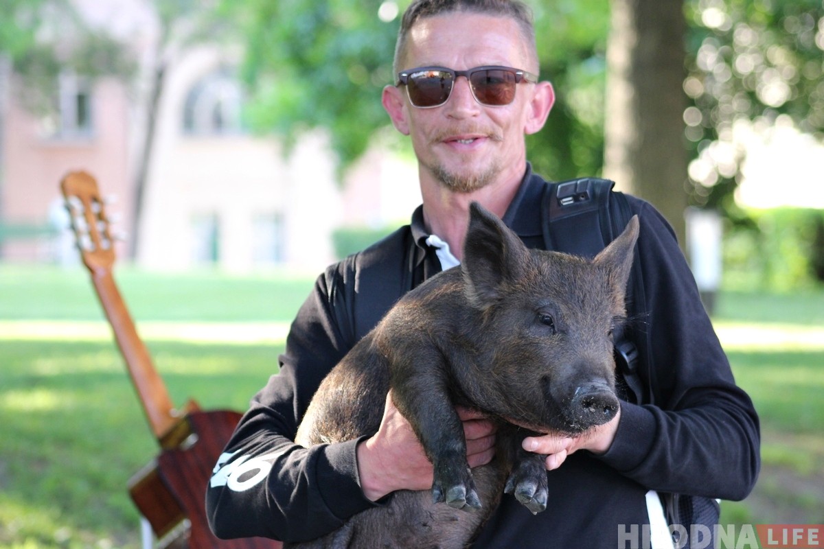 «Цяжка было расставацца». Парася Фунцік і вулічны музыкант скончылі выступаць у Гродне