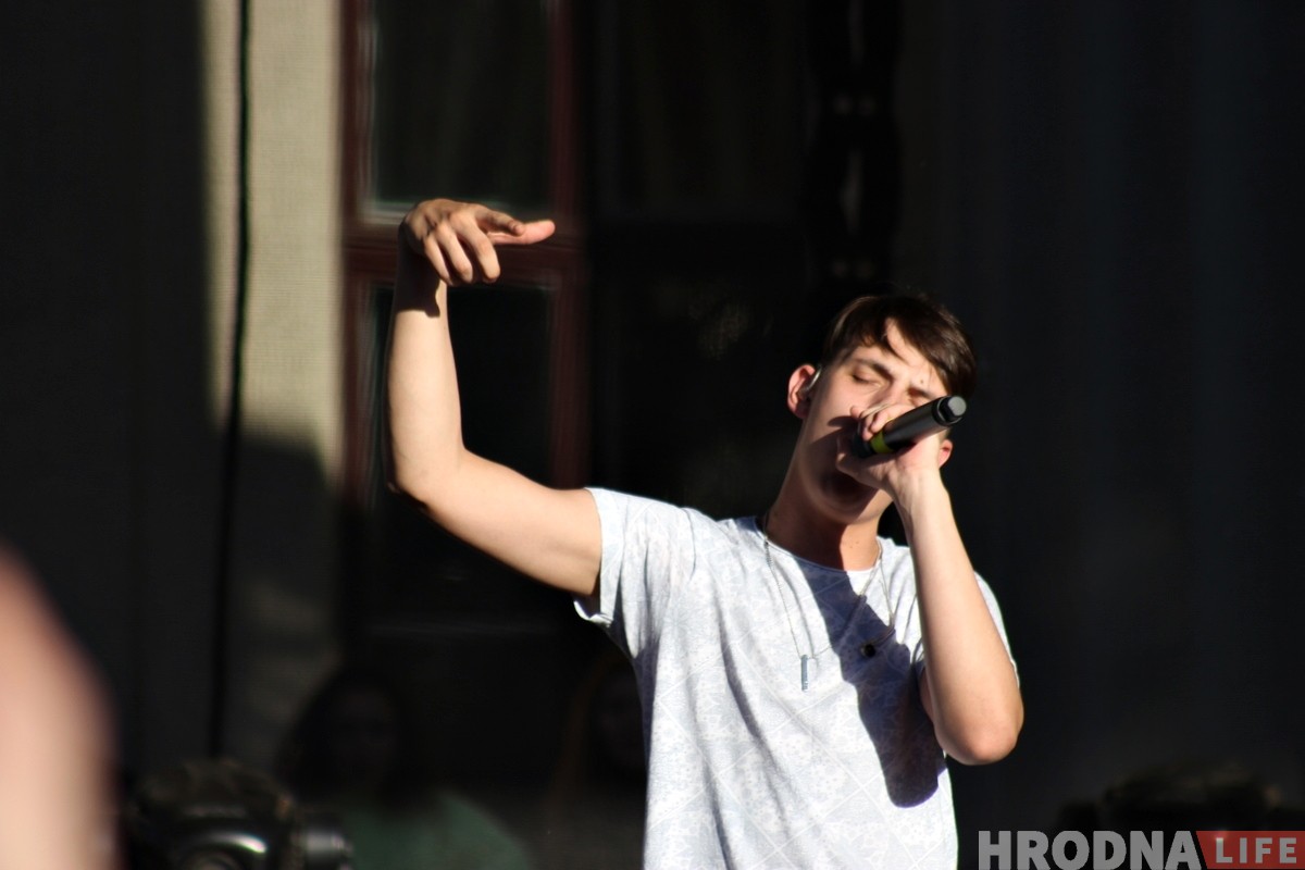 "Собрались кайфануть". В Гродно прошел концерт Тимы Белорусских