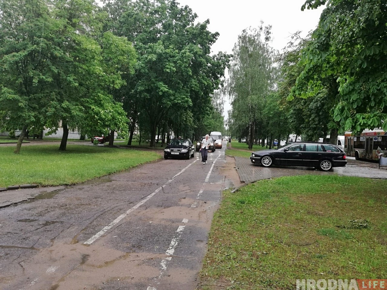 ФОТА: Першы летні лівень затапіў вуліцы Гродна