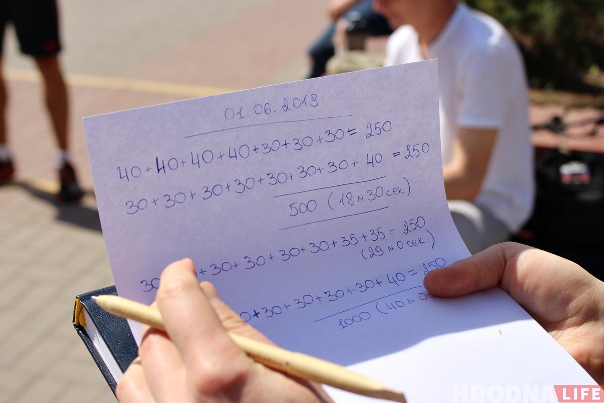 За час 1500 раз: Гродненец поставил рекорд города по отжиманиям