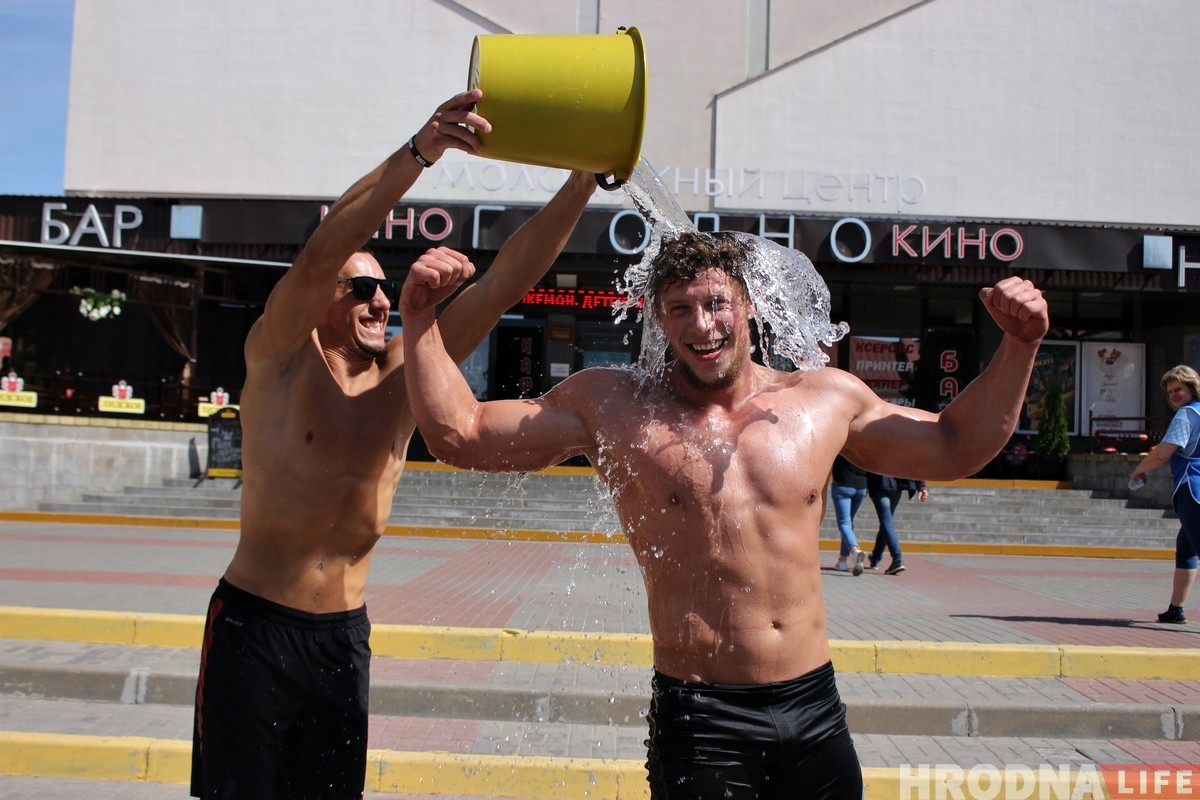 За час 1500 раз: Гродненец поставил рекорд города по отжиманиям