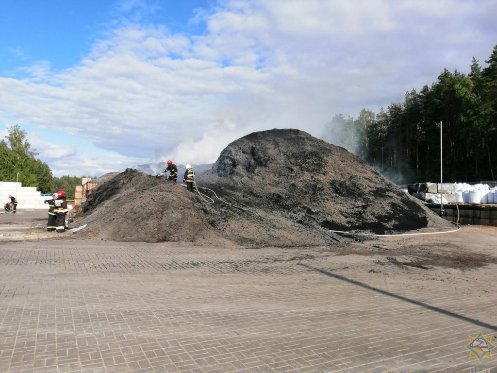 Пажар на прадпрыемстве па перапрацоўцы шынаў пад Гродна лакалізавалі
