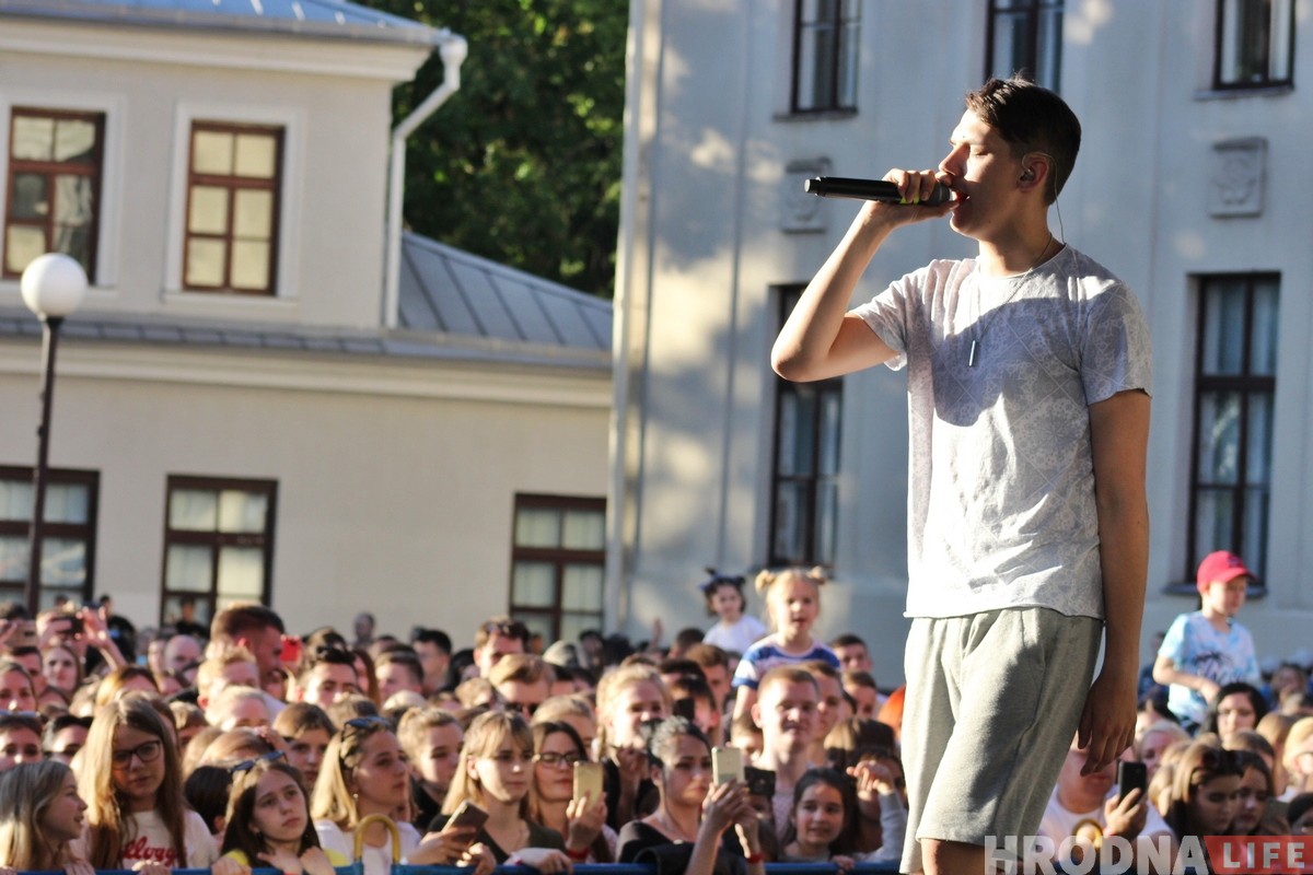 "Собрались кайфануть". В Гродно прошел концерт Тимы Белорусских