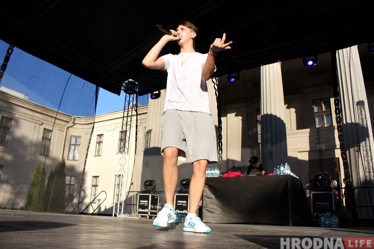 "Собрались кайфануть". В Гродно прошел концерт Тимы Белорусских