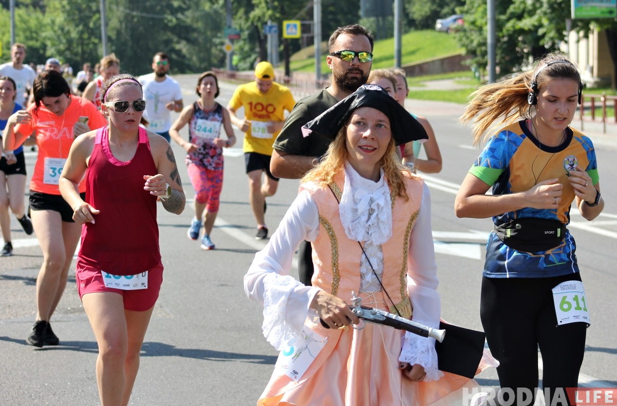 Трэцяя "Гарадзенская вандроўка” прайшла па вуліцах Гродна (ШУКАЙЦЕ СЯБЕ) Трэцяя "Гарадзенская вандроўка” прайшла па вуліцах Гродна (ШУКАЙЦЕ СЯБЕ)
