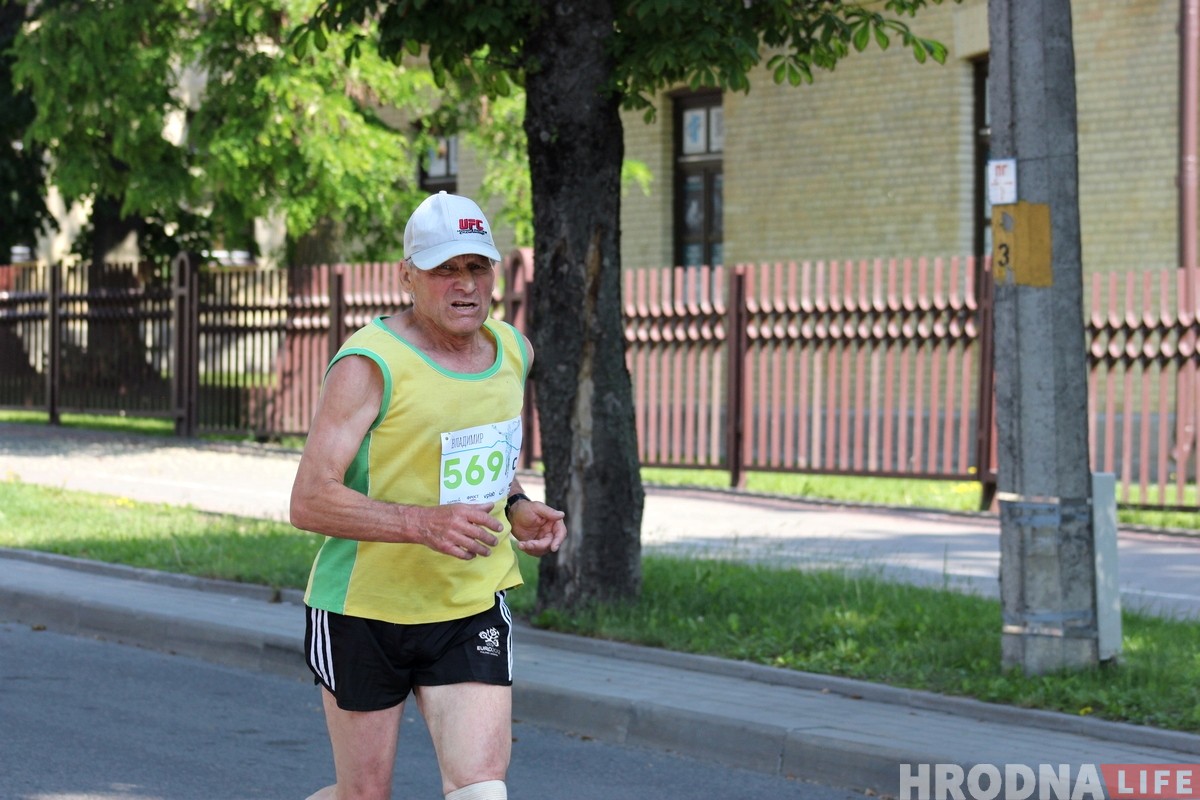Трэцяя "Гарадзенская вандроўка” прайшла па вуліцах Гродна (ШУКАЙЦЕ СЯБЕ) Трэцяя "Гарадзенская вандроўка” прайшла па вуліцах Гродна (ШУКАЙЦЕ СЯБЕ)