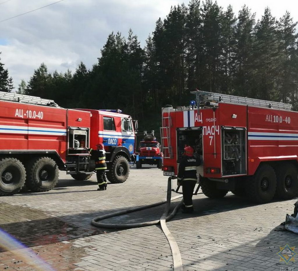 Пажар на прадпрыемстве па перапрацоўцы шынаў пад Гродна лакалізавалі