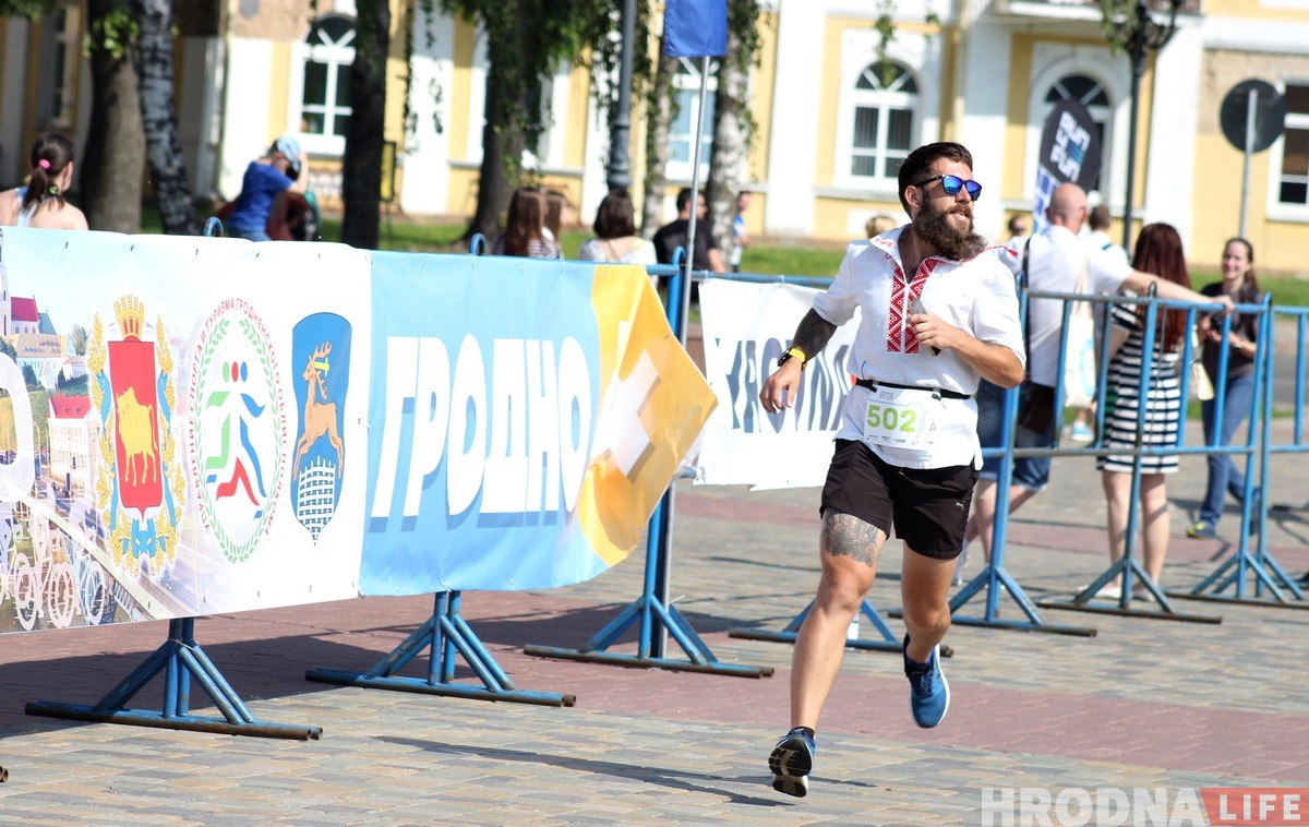 Трэцяя "Гарадзенская вандроўка” прайшла па вуліцах Гродна (ШУКАЙЦЕ СЯБЕ) Трэцяя "Гарадзенская вандроўка” прайшла па вуліцах Гродна (ШУКАЙЦЕ СЯБЕ)